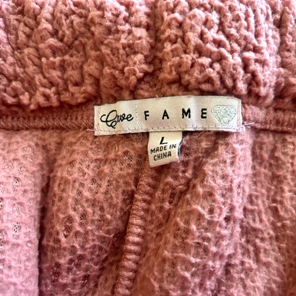 Pink sherpa fleece pant set with butterflies - Picture 8 of 10